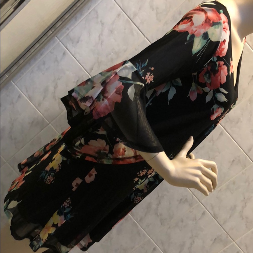 3/4 bell sleeve scoop neck floral dress. - Picture 8 of 8